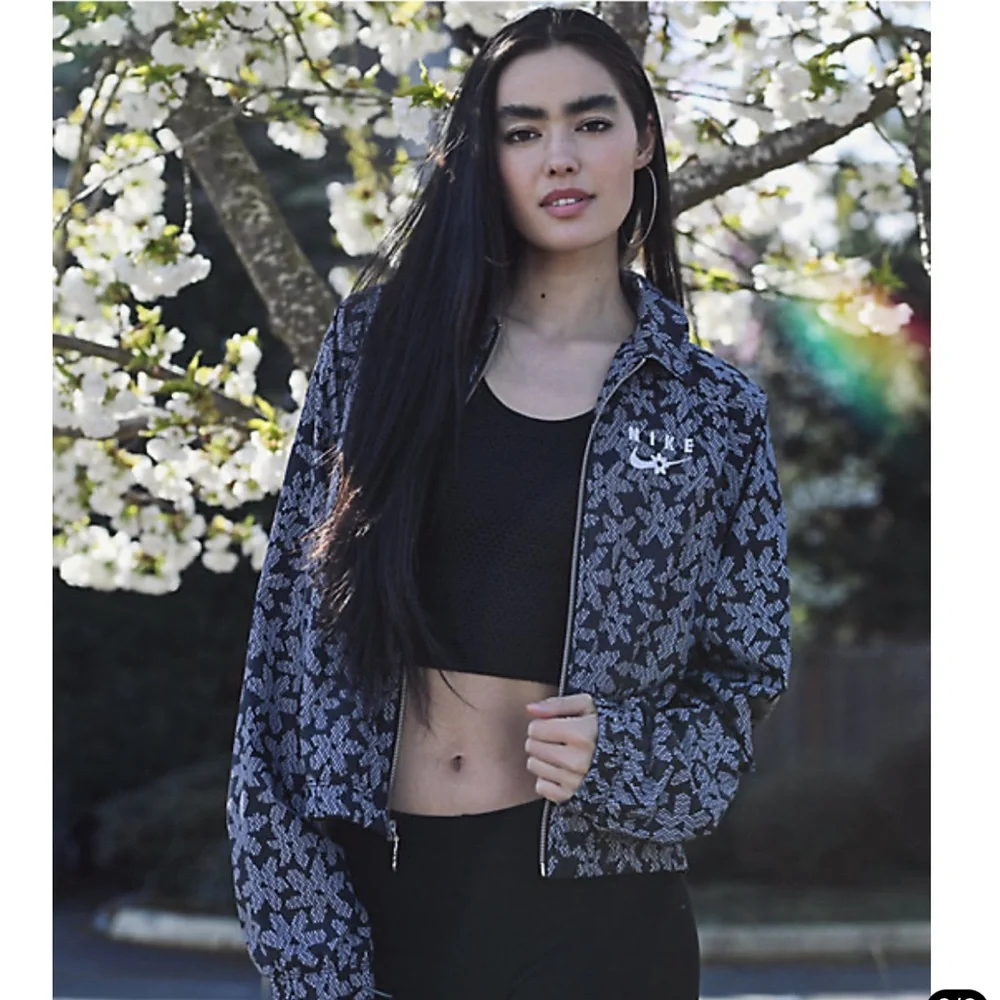 Nike Sportswear AOP Sport Daisy Black White Jacket Women’s Size Medium